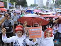 Ramai-ramai Warga Geruduk Kantor Mas Nadiem, Ada Apa?