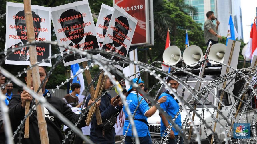 Aksi tersebut menuntut Pemerintah China menarik Coast Guard milik mereka dari wilayah perairan Natuna.