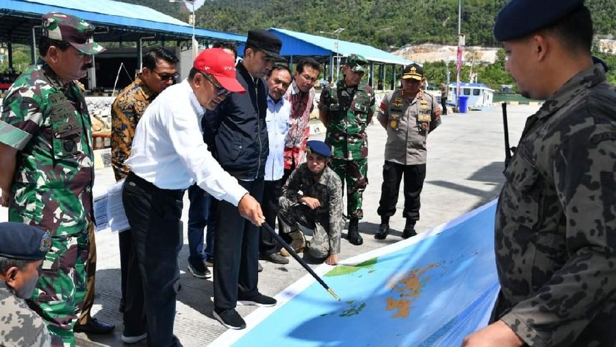 Kunjungan Jokowi ke Natuna dilakukan di tengah klaim China atas perairan di sekitar Kepulauan Nansha (Spratly Islands).