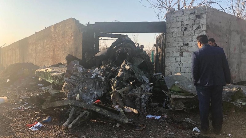 Iran menyatakan kemungkinan tidak ada yang selamat dari kecelakaan pesawat Boeing 737 milik maskapai Ukraina yang jatuh tersebut
