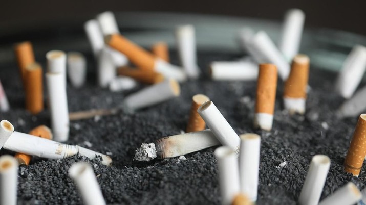 FILE - This March 28, 2019 photo shows cigarette butts in an ashtray in New York. On Wednesday, Jan. 8, 2020, researchers reported the largest-ever decline in the U.S. cancer death rate, and they are crediting advances in the treatment of lung tumors. Most lung cancer cases are tied to smoking, and decades of declining smoking rates means lower rates of lung cancer diagnoses and deaths. (AP Photo/Jenny Kane, File)