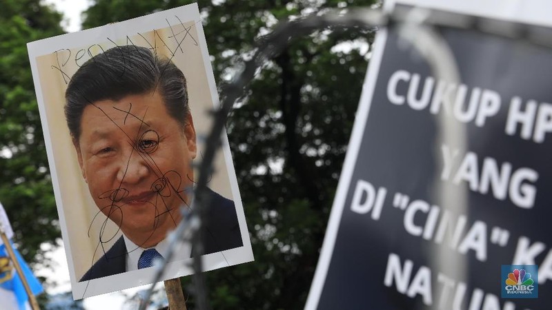 Aksi tersebut menuntut Pemerintah China menarik Coast Guard milik mereka dari wilayah perairan Natuna.