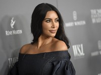Kim Kardashian Resmi Jadi Triliuner Berkat Usaha Celana Dalam