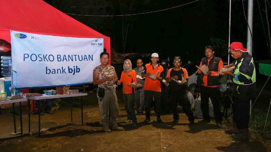 PT Bank Pembangunan Daerah Jawa Barat & Banten Tbk (bank bjb)kembali memberikan uluran tangan kepada mereka yang terdampak bencana banjir awal tahun.