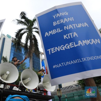 Teriak Siap Perang, Massa Geruduk Kedubes China di Jakarta