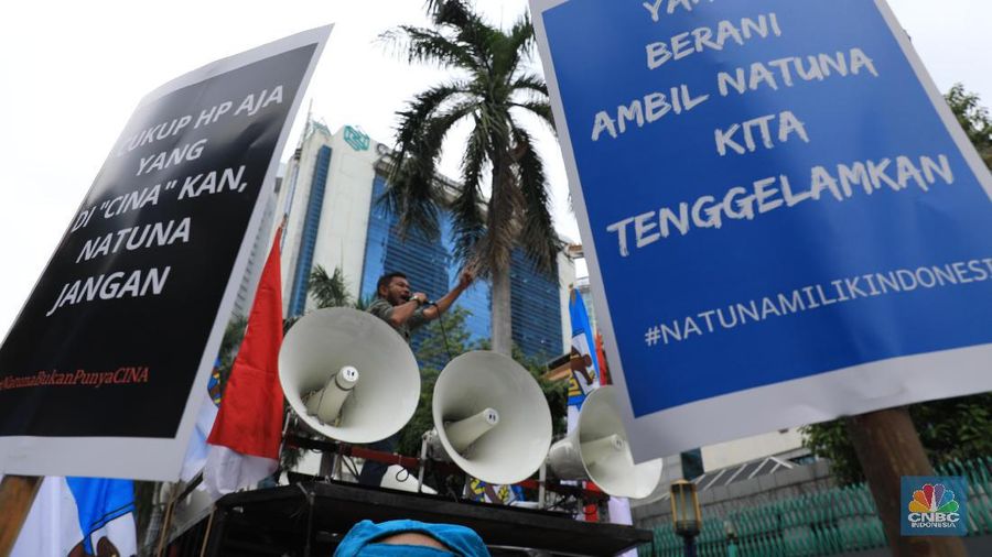 Aksi tersebut menuntut Pemerintah China menarik Coast Guard milik mereka dari wilayah perairan Natuna.