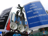 Teriak Siap Perang, Massa Geruduk Kedubes China di Jakarta