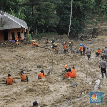 Ini Medan Berat Pencarian Korban Longsor Sukajaya