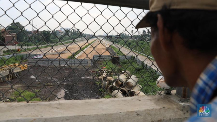 Penolakan tersebut didasari oleh ketidakcocokan harga karena tiap bidang lahan dihargai antara Rp 2-6 juta per meter persegi.