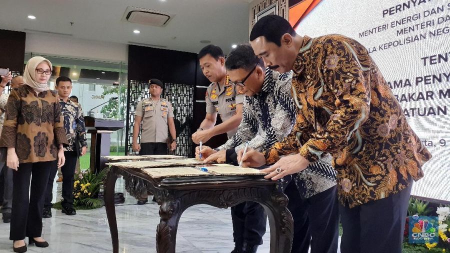 Badan Pengatur Hilir Minyak dan Gas Bumi (BPH Migas) menyebut terjadi over kuota Bahan Bakar Minyak (BBM) subsidi karena banyaknya pelanggaran.
