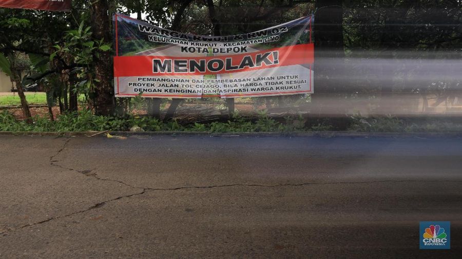 Penolakan tersebut didasari oleh ketidakcocokan harga karena tiap bidang lahan dihargai antara Rp 2-6 juta per meter persegi.