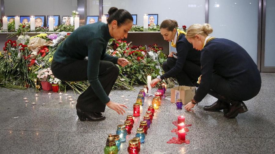 Ukraine International Airlines membawa 176 orang dan rencananya mengudara dari Teheran, Iran, menuju Kiev, Ukraina.