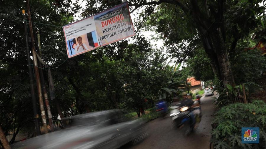 Penolakan tersebut didasari oleh ketidakcocokan harga karena tiap bidang lahan dihargai antara Rp 2-6 juta per meter persegi.