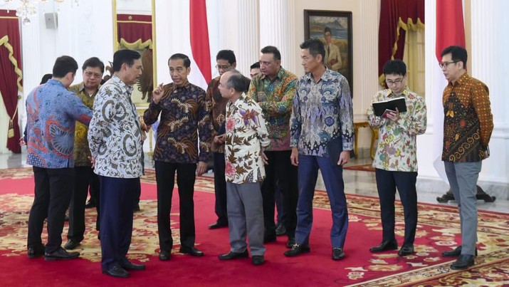 Presiden Joko Widodo didampingi sejumlah menteri menerima CEO SoftBank Jepang Masayoshi Son, Jumat (10/1) pagi. (Biro Pers Sekretariat Presiden/Muchlis Jr) Presiden Joko Widodo didampingi sejumlah menteri menerima CEO SoftBank Jepang Masayoshi Son, Jumat (10/1) pagi. (Biro Pers Sekretariat Presiden/Muchlis Jr)