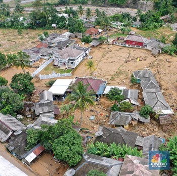 Melihat Kampung Adat Urug yang Rusak Akibat Banjir Bandang