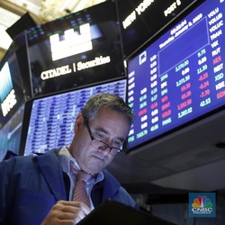 Data Ekonomi Dukung The Fed Dovish, S&P Sentuh Rekor 2023