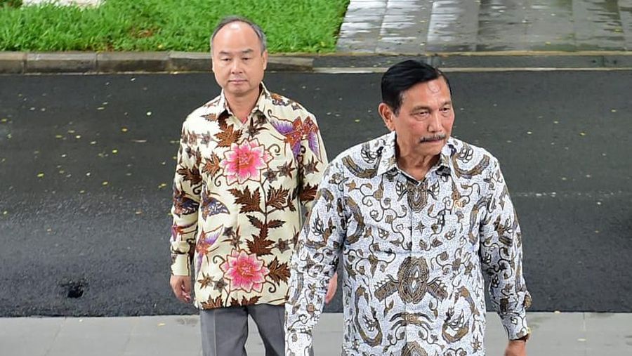 Presiden Joko Widodo didampingi sejumlah menteri menerima CEO SoftBank Jepang Masayoshi Son, Jumat (10/1) pagi.  (Biro Pers Sekretariat Presiden/Muchlis Jr)