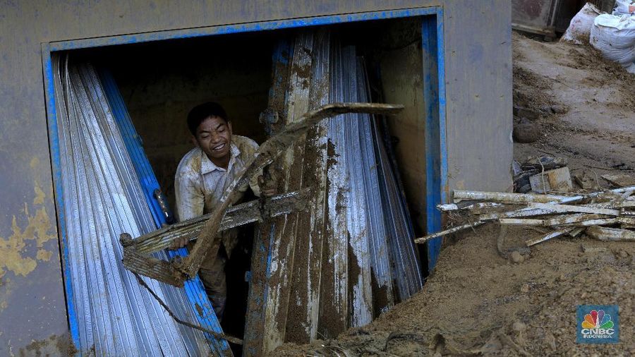 Banjir kala itu terjadi dua kali. Namun, banjir kedua lah yang sangat besar dan merusak pemukiman, meski tidak menimbulkan korban jiwa.