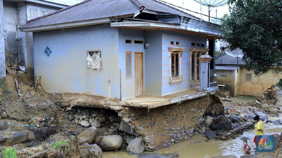 Banjir kala itu terjadi dua kali. Namun, banjir kedua lah yang sangat besar dan merusak pemukiman, meski tidak menimbulkan korban jiwa.