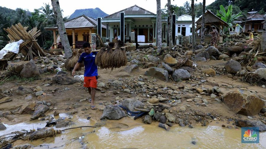 Banjir kala itu terjadi dua kali. Namun, banjir kedua lah yang sangat besar dan merusak pemukiman, meski tidak menimbulkan korban jiwa.