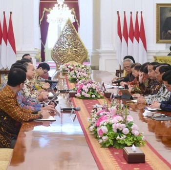 Momen Jokowi Rayu SoftBank Hingga DFC Tanam Modal di RI