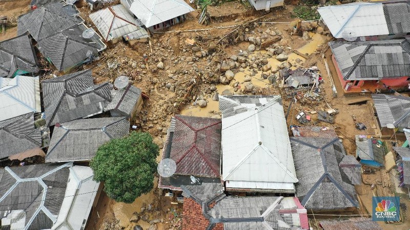 Banjir kala itu terjadi dua kali. Namun, banjir kedua lah yang sangat besar dan merusak pemukiman, meski tidak menimbulkan korban jiwa.