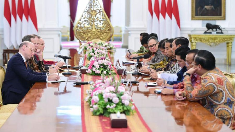 Terima Delegasi SoftBank dan DFC, Presiden Bicarakan Peluang Investasi di Indonesia