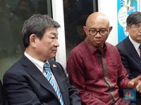 Berkunjung ke RI, Menlu Jepang Jajal MRT Jakarta