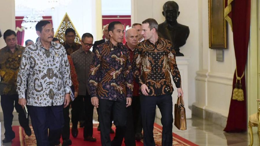 Presiden Joko Widodo menerima CEO International Development Finance Corporation (IDFC), Adam S Boehler dan Duta Besar Amerika untuk Indonesia Joseph R. Donovan Jr. di Istana Merdeka, Jakarta, Jumat (10/01/2020). (Biro Pers Sekretariat Presiden/Muchlis Jr)