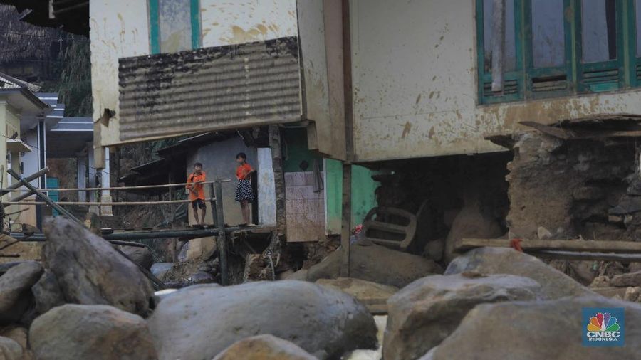 Banjir kala itu terjadi dua kali. Namun, banjir kedua lah yang sangat besar dan merusak pemukiman, meski tidak menimbulkan korban jiwa.