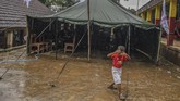 Kementerian Sosial mencatat hingga 9 Januari 2020, sebanyak 19.801 orang masih mengungsi di wilayah Jakarta, Bogor, Depok, dan Banten terkait bencana banjir dan tanah longsor, Pengungsi tercatat paling banyak berada di Kabupaten Bogor. (ANTARA FOTO/Galih Pradipta/nz)