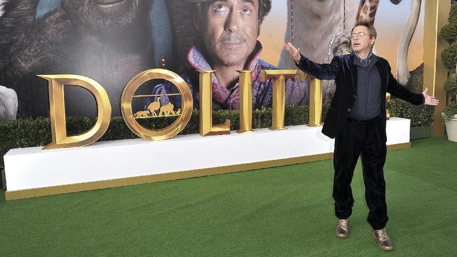 Film garapan Stephen Gaghan diramaikan oleh penampilan para bintang lain yang juga terlibat di antaranya Selena Gomez, Robert Downey Jr juga Tom Holland.