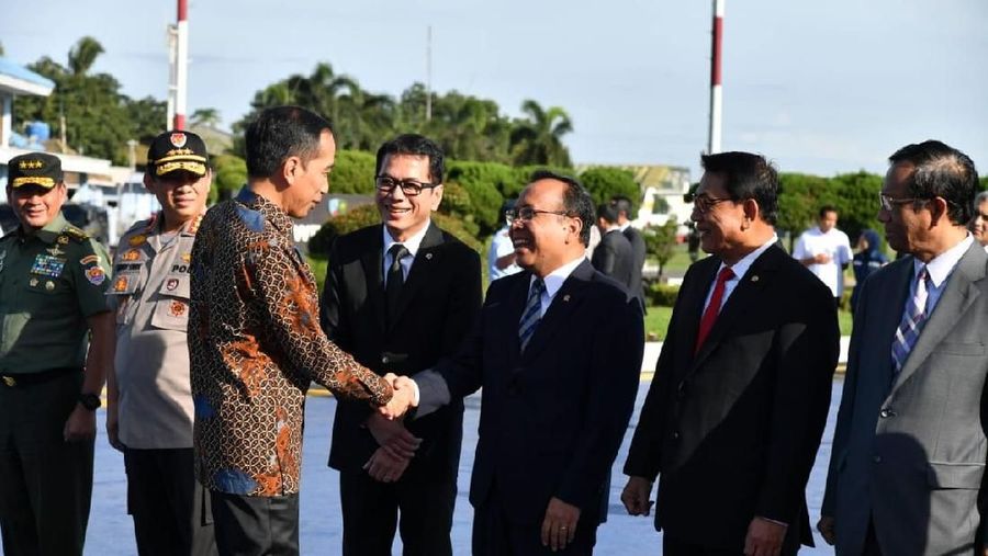Presiden Joko Widodo dan sejumlah menteri terbang ke Abu Dhabi hari ini, menjemput investasi Rp 126 triliun