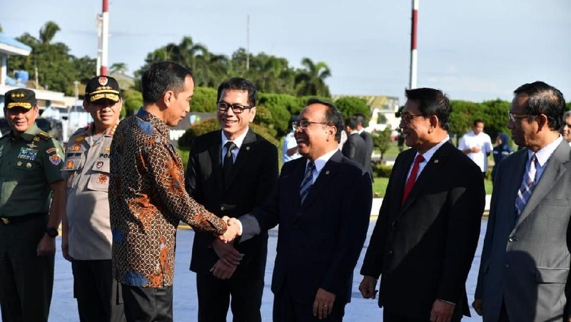 Presiden Joko Widodo dan sejumlah menteri terbang ke Abu Dhabi hari ini, menjemput investasi Rp 126 triliun