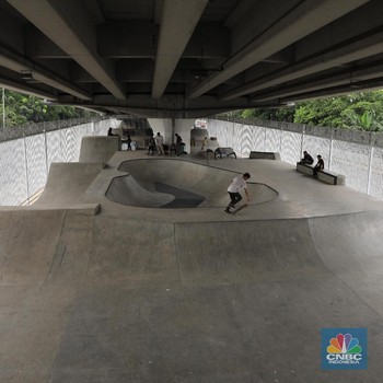 Keren! Ini Skate Park di Kolong Jembatan Pasar Rebo Jakarta