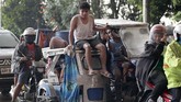 Gunung berapi kecil ini berada 60 kilometer dari ibukota Filipina. Gunung di tengah danau ini menjadi salah satu daya tarik wisatawan bekat lansekap yang cantik. (AP Photo/Aaron Favila)