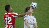 Real Madrid berduel lawan Atletico Madrid dalam laga final Piala Super Spanyol. (AP Photo/Amr Nabil)