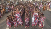 Setiap kali diadakan, ribuan pengunjung masuk ke ibu kota Porto-Novo, seolah mereka merayakan kembali voodoo di negara kelahirannya. (Yanick Folly/AFP)