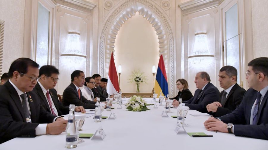 Demikian disampaikan Jokowi saat bertemu Presiden Armenia Armen Sarkissian di Abu Dhabi, Uni Emirat Arab (UEA), Jakarta, Senin (13/1/2020).