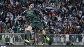 Skor 0-0 bertahan dan adu penalti digelar. Thibaut Courtois jadi bintang kemenangan dalam drama adu penalti yang berakhir dengan skor 4-1. (AP Photo/Hassan Ammar)