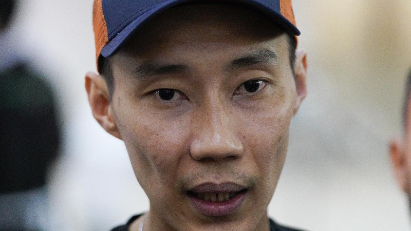 Mobil minibus yang membawa pebulutangkis putra nomor satu dunia asal Jepang, Kento Momota, mengalami kecelakaan, Senin (13/1/2020).