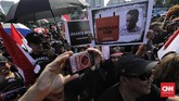 Anies dinilai tidak becus memimpin DKI Jakarta. Salah satu indikatornya adalah banjir saat tahun baru dan sejumlah kebijakanya dalam membangun Jakarta.
