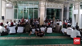 Tandingi Demo, Massa Bela Anies Bersiaga di Balai Kota
