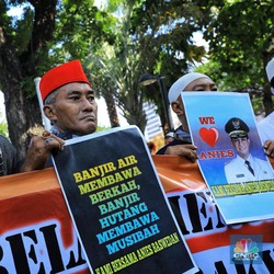 Massa Pro Anies di Balai Kota: 