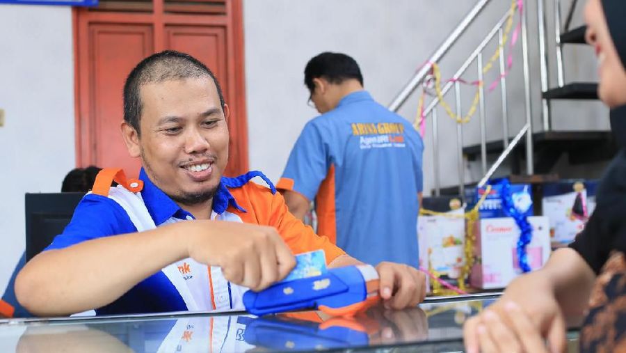 Transaksi elektronik BRILink, agen bank milik PT Bank Rakyat Indonesia Tbk (bank BRI) mengalahkan transaksi elektronik 42 penyelenggara uang elektronik.