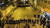Ratusan pedemo berunjuk rasa di Ibu Kota Teheran memprotes keteledoran militer Iran yang telah menembak jatuh pesawat komersial Ukraina secara tak sengaja hingga menewaskan seluruh 176 penumpang. (AP Photo)