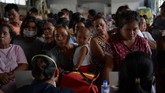 Evacuees from towns affected by the eruption of Taal volcano queue up to have their children checked by medical personnel at an evacuation center in Tanauan town, Batangas province south of Manila on January 14, 2020. (Photo by Ted ALJIBE / AFP)
