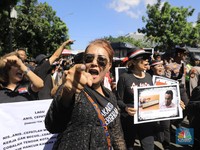 Gegara Banjir, Massa Pro & Kontra Anies Berdemo di Balai Kota