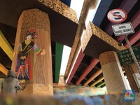 Penuh Warna! Intip Kolong Jembatan Tol JORR di Bintaro