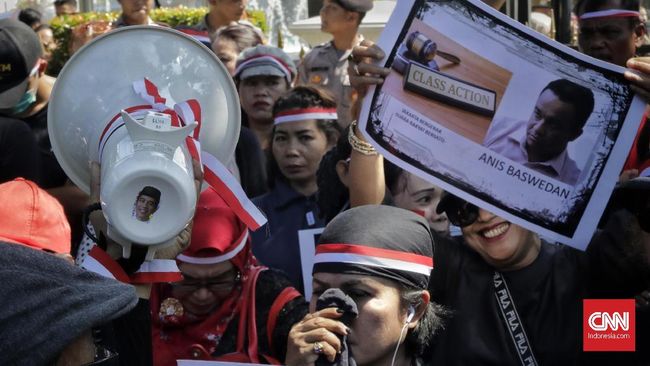 Demo Usai, Massa Pro dan Kontra Anies Membubarkan Diri